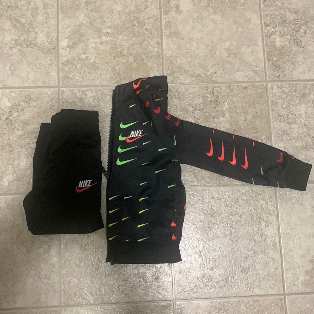 Toddler boys- Nike outfit, 2T